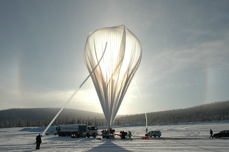 Stratospheric balloon launch