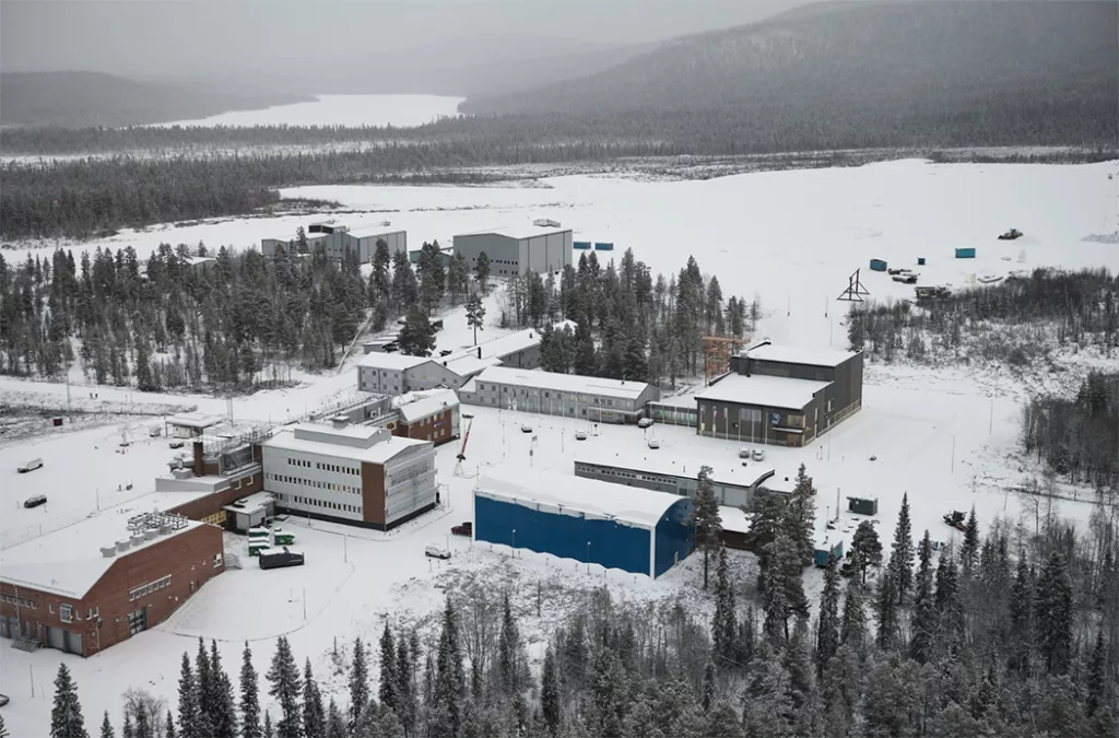 View over Esrange office and other buildings in winter