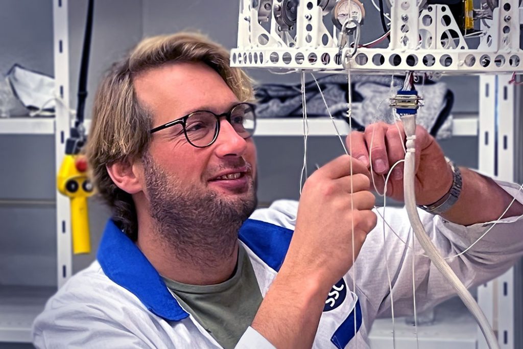 Engineer and balloon payload